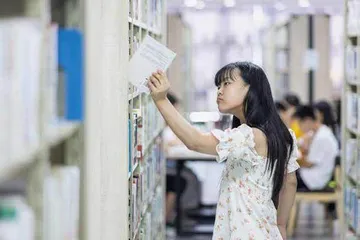 在文字里,她找到了“完美”的自己8