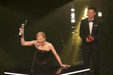 “你知不知道，我等到花儿都谢了”