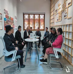“代表服务团”解民忧