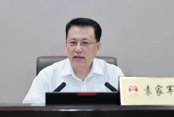 省十三届人大常委会举行第三十七次会议