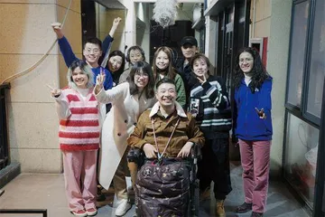 划着轮椅,出门去2