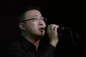 来不及挥手，我们已经分离