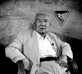 “我们骨头硬，爬起来再前进”