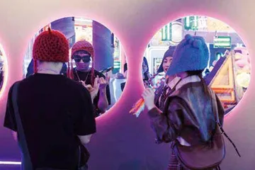 小镇阿姨们想象着法国织的毛线比基尼,真的到了法国5