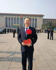 戚学政：去草原行医的人