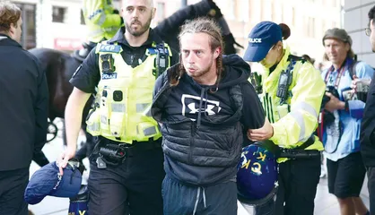 英国多地爆发13年来最大规模骚乱