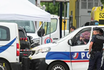 法国劫囚案致2名警员身亡3人受伤 等四则