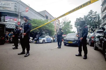 印尼一警局发生爆炸袭击致两人死亡 等四则