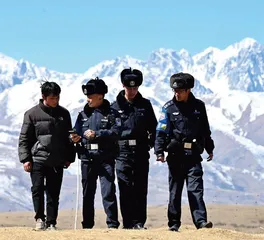 康藏高原上的雷锋警队