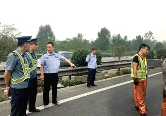 交警齐龙