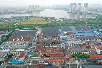 风卷盛泽镇