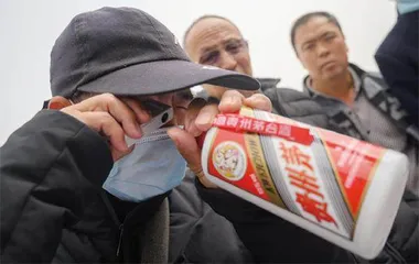 食品打假人像啄木鸟一样生存3