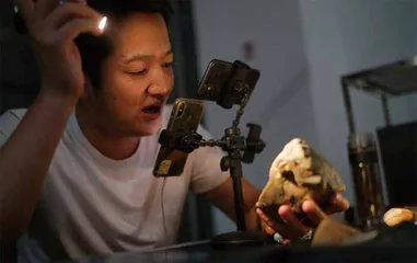 瑞丽 从“疯狂”赌石到“魔幻”直播13