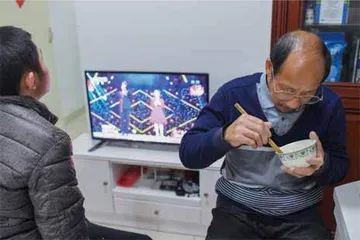 “大脚”姐姐1