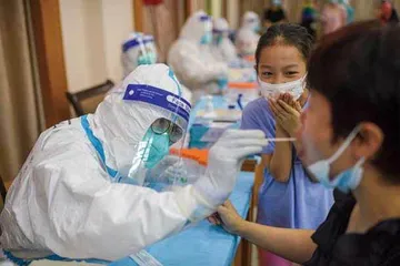 暴雨伴疫情突袭广州大规模核酸检测秩序井然4