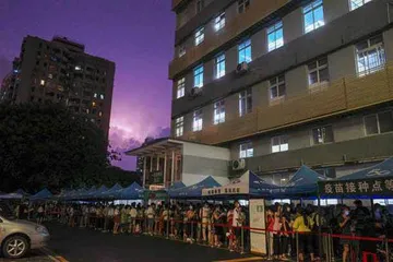 暴雨伴疫情突袭广州大规模核酸检测秩序井然6