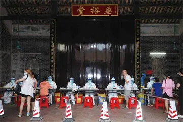 暴雨伴疫情突袭广州大规模核酸检测秩序井然7