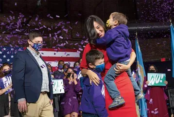 吴弭：美国华裔政治新势力打破“模范少数族裔”偏见？1