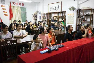练举重的孩子4
