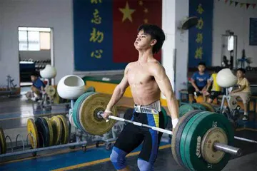 练举重的孩子7