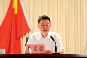 践行“两个维护”为党建提供坚强的组织保证