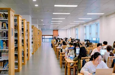 研究性教学方法在高校博物馆展览策划理论与 实务课程中的应用研究