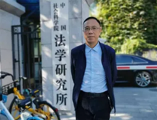 从反腐英雄到傲骨律师