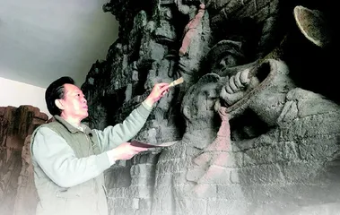 残垣断壁绘就红色画卷 