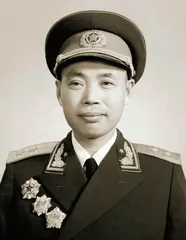 开国中将鲍先志人生片段