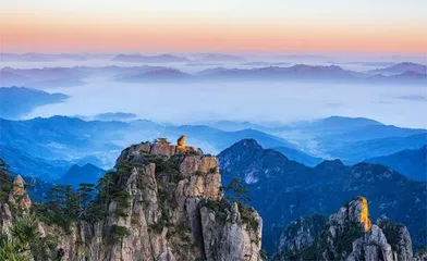 黄山：日破云涛始信奇
