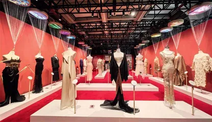 红都携新品服装亮相上海《新中式美学启思录》1