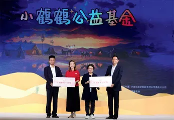 与“星星故乡”的约会 北京时装周携手小鹤鹤走进宁夏中卫6