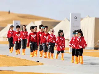 与“星星故乡”的约会 北京时装周携手小鹤鹤走进宁夏中卫12