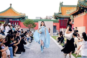 蓄势首都时尚产业 SS2024北京时装周开幕盛典“点亮中轴线8