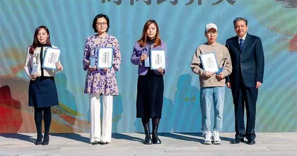 国风璀璨 新章序开 2022北京时装周颁奖盛典暨非遗尚新SHOW举办8