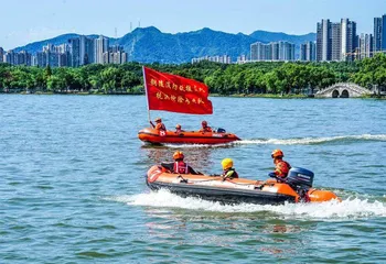 筑起防汛救灾的“铜墙铁壁”1