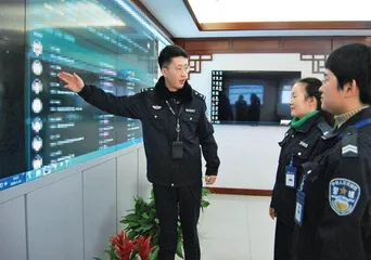 会讲脱口秀的“不正经”民警1