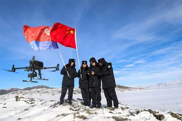 边防民警策马巡边 喜迎中国人民警察节3