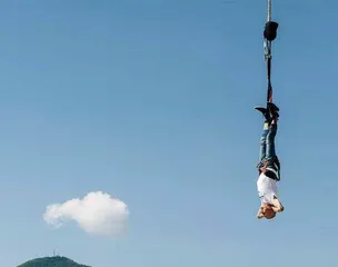 俄罗斯老人的蹦极人生