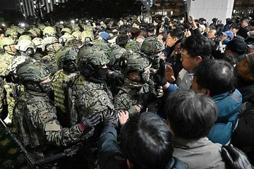 法国政府被议会推翻 等1