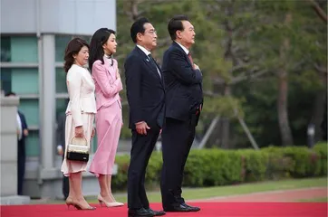 日韩“政治联姻”：情投意合还是勉为其难？