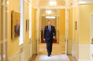 英国首相改组内阁