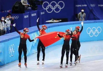 中国队在短道速滑项目拿下中国代表团北京冬奥会首金