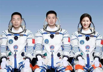 陈冬、刘洋、蔡旭哲乘神舟十四号顺利进入太空