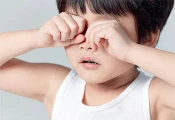 激光笔伤眼家长要注意