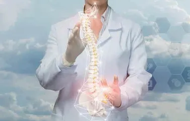 一个简单方法“揪出”脊柱侧弯