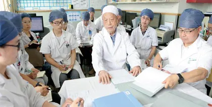 李乾构“小车不倒只管推”1
