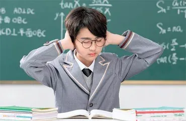 当17岁的她逢考必拉肚子……1