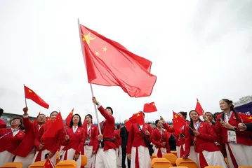 中国“00后”闪耀巴黎让世界看见，被时代铭记！