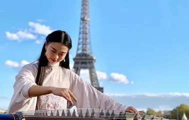 95后古筝女孩彭静旋：法国街头的中国风景1